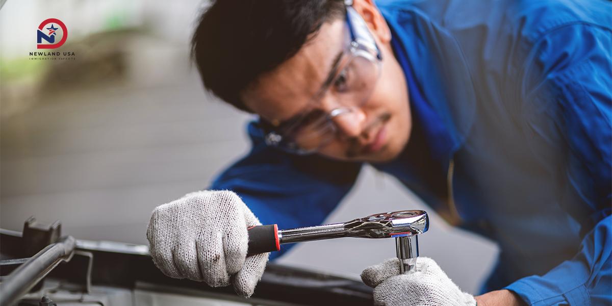 Kế hoạch tài chính cho thợ sửa xe diện EB3 khi mới sang Mỹ