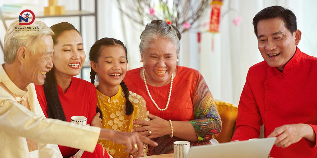 Đoàn tụ gia đình hai bờ đại dương