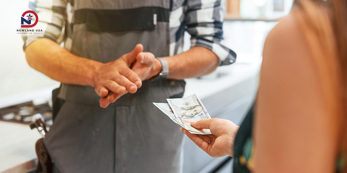 Nghề thợ sửa xe diện EB3 tại Mỹ 2026: Lương thực lãnh bao nhiêu mỗi tuần?